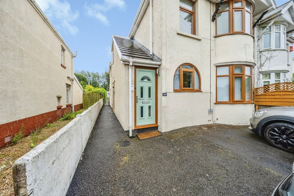 Property photo 2 of 19