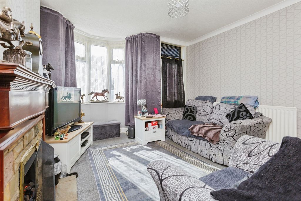 Property photo 2 of 17