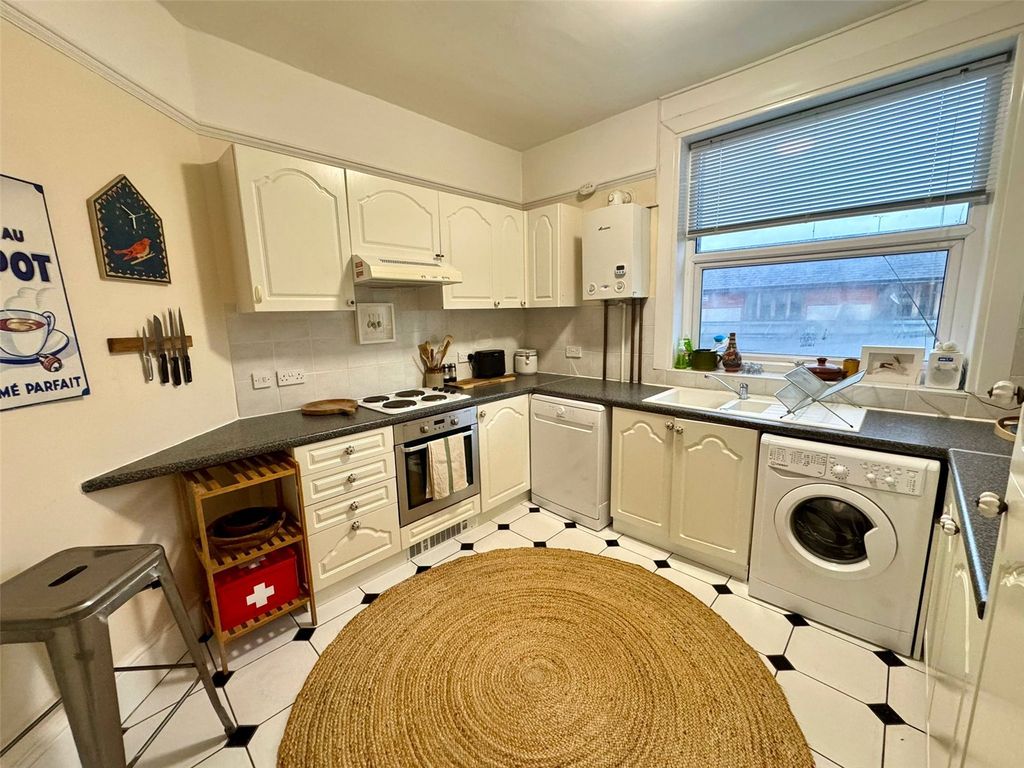 Property photo 3 of 6 Kitchen