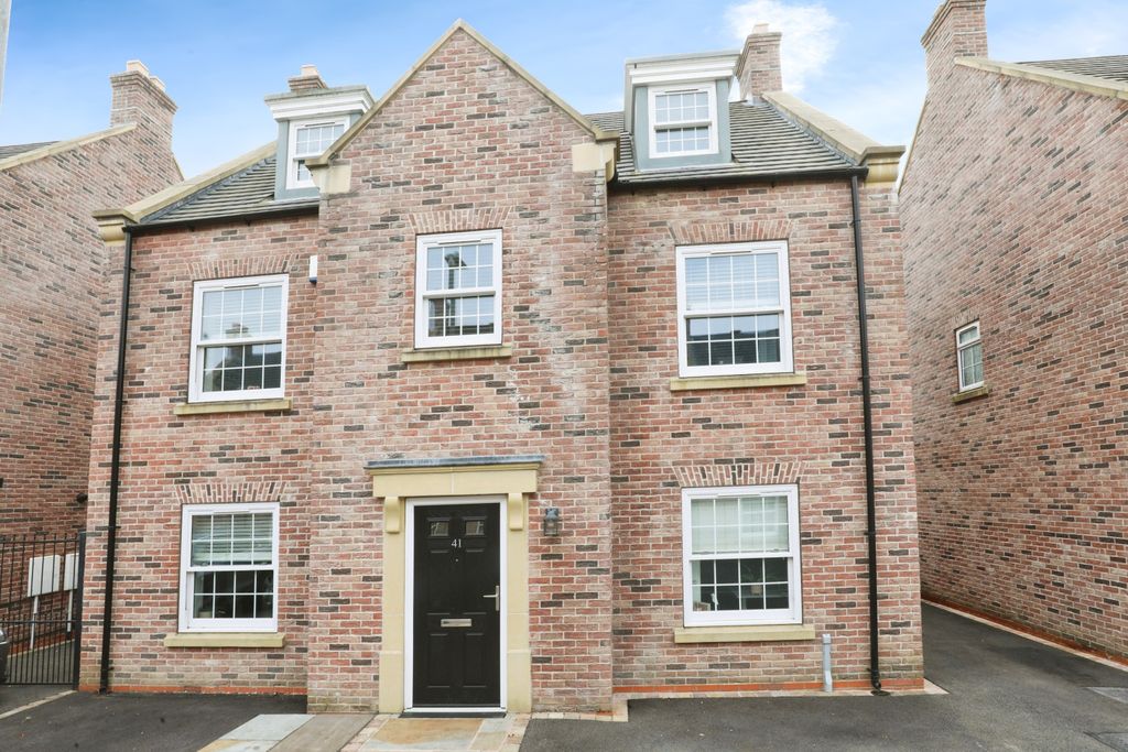 Property photo 1 of 20 Front