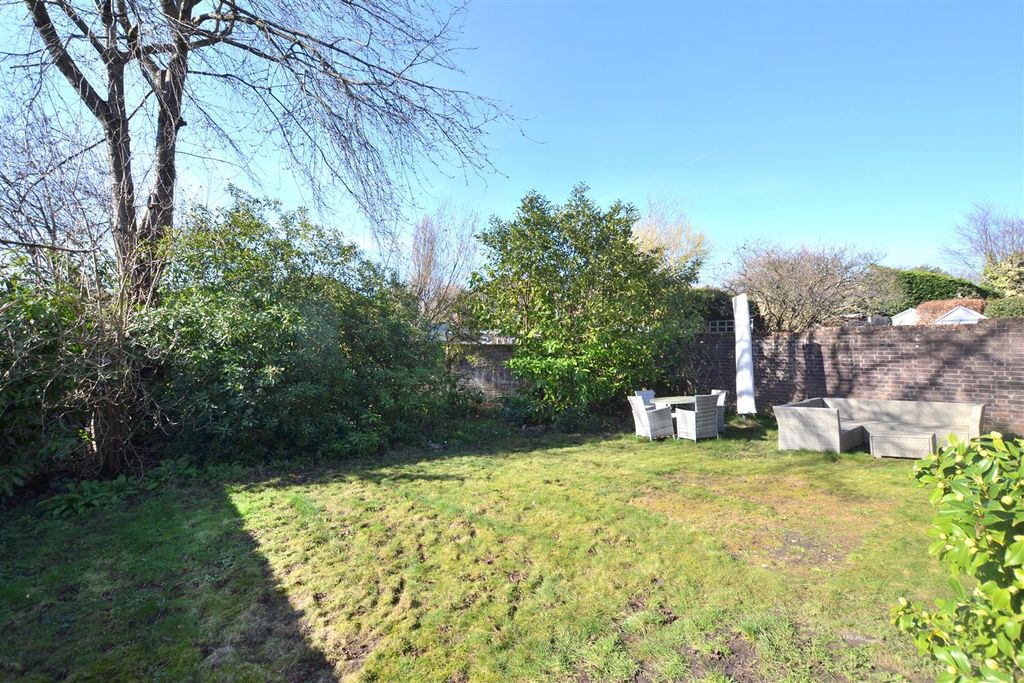 Property photo 2 of 18 Garden.Jpg