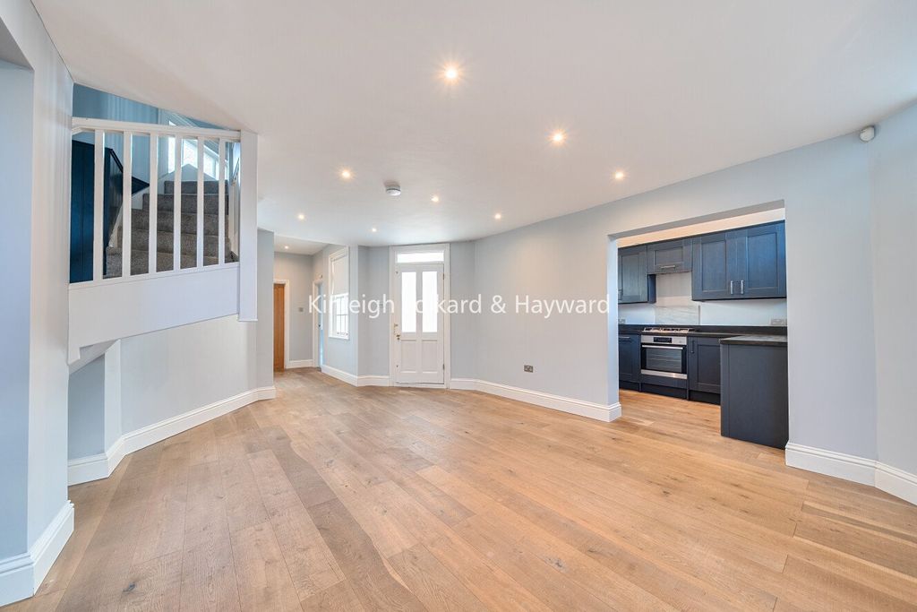 Property photo 1 of 15 Reception