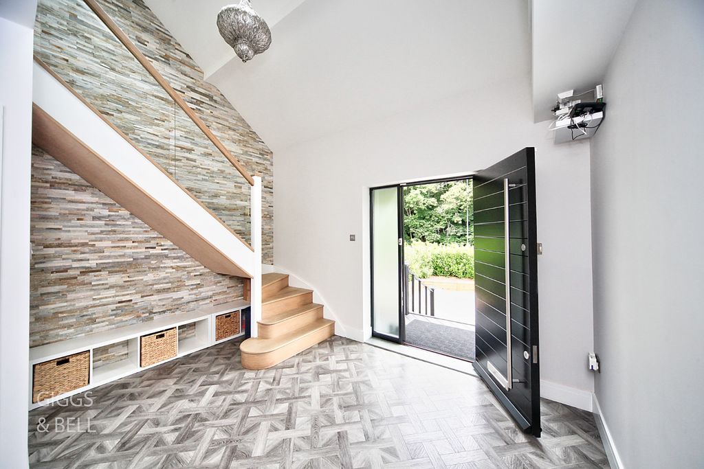 Property photo 3 of 42 3621592
