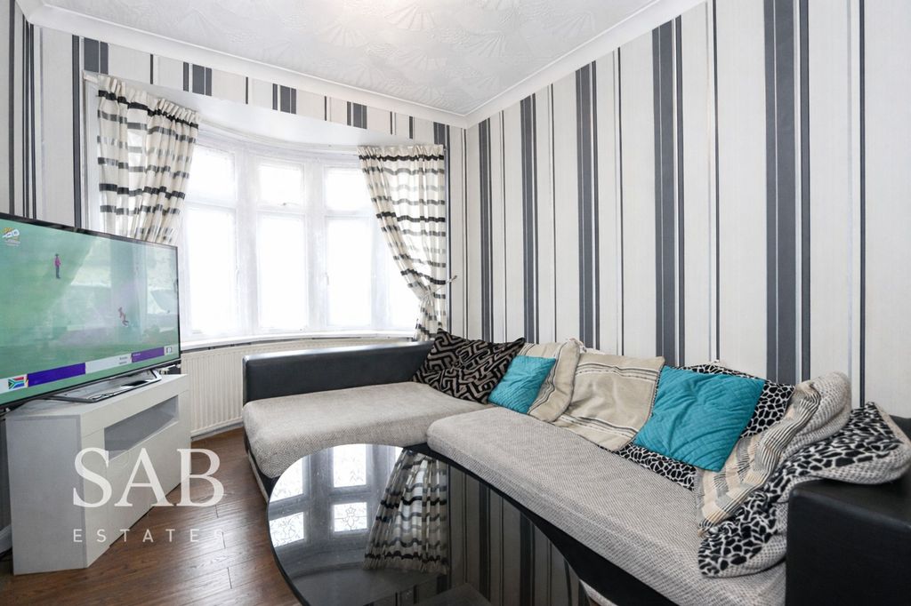 Property photo 2 of 11