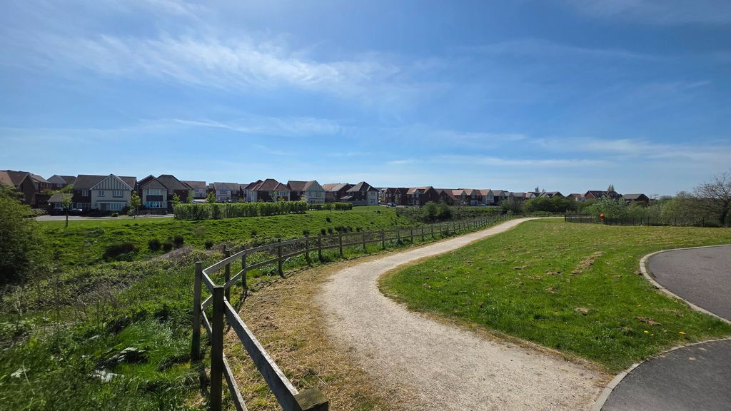 Property photo 3 of 34