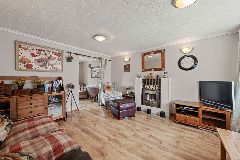 Property photo 2 of 21