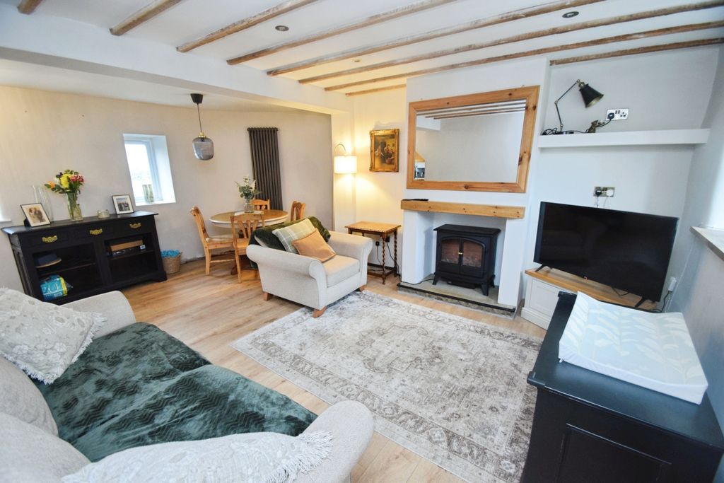 Property photo 2 of 11 8Bdcbfc4-Lounge 201