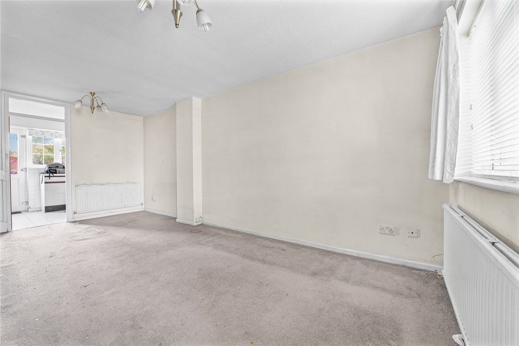 Property photo 3 of 9 22 Sawyers Lawn-8