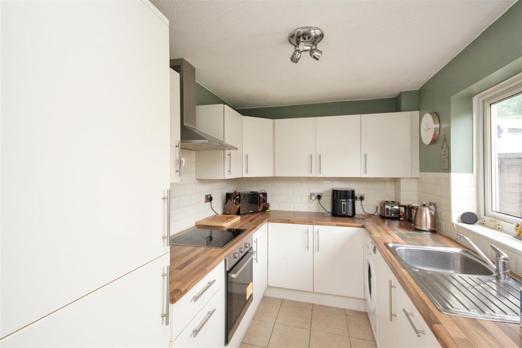 Property photo 3 of 14 Kitchen.Jpg