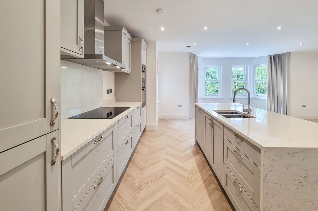 Property photo 2 of 25