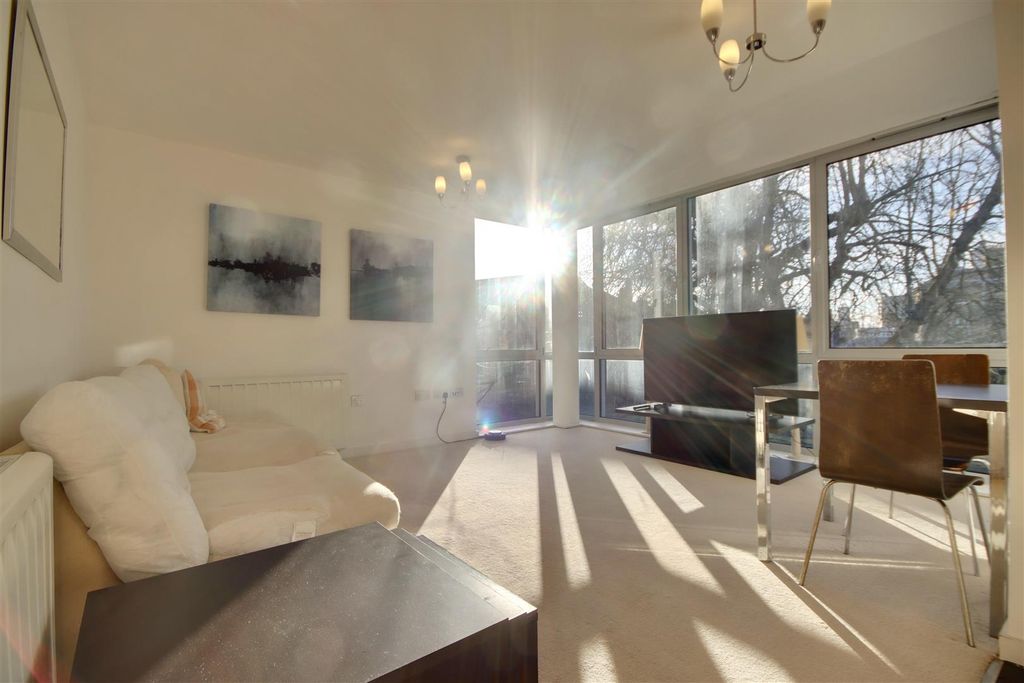 Property photo 1 of 13 5Fc79Edb-A61D-416A-B09E-6173E3A5A57C_1_201_A.Jpeg