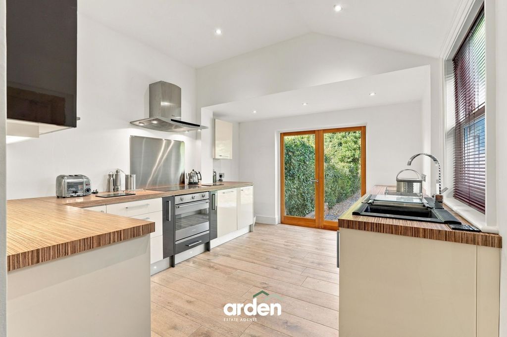 Property photo 2 of 33