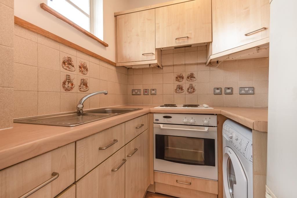Property photo 3 of 9 Kitchen