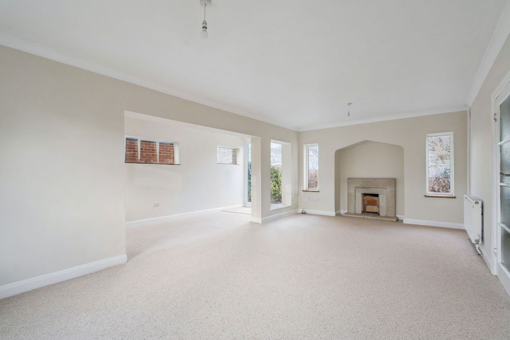 Property photo 3 of 23