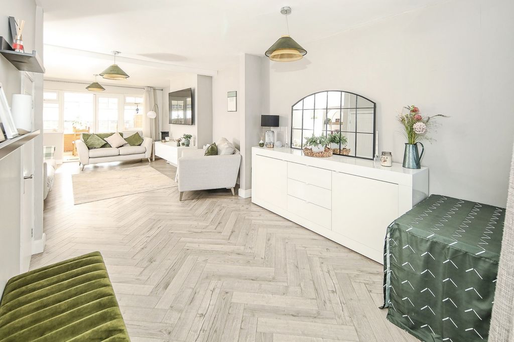 Property photo 2 of 16 Pbox-Img.Jpg