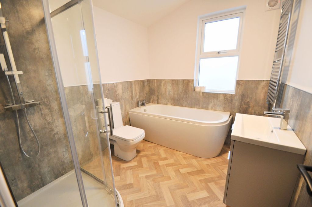 Property photo 3 of 32