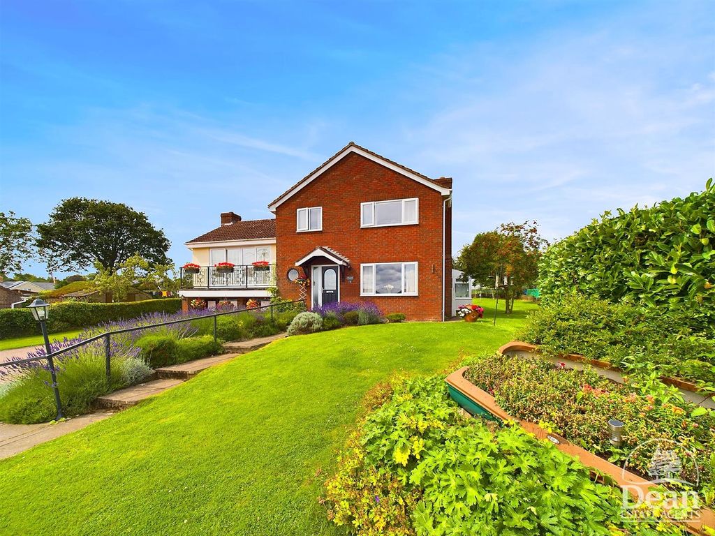 Property photo 2 of 17