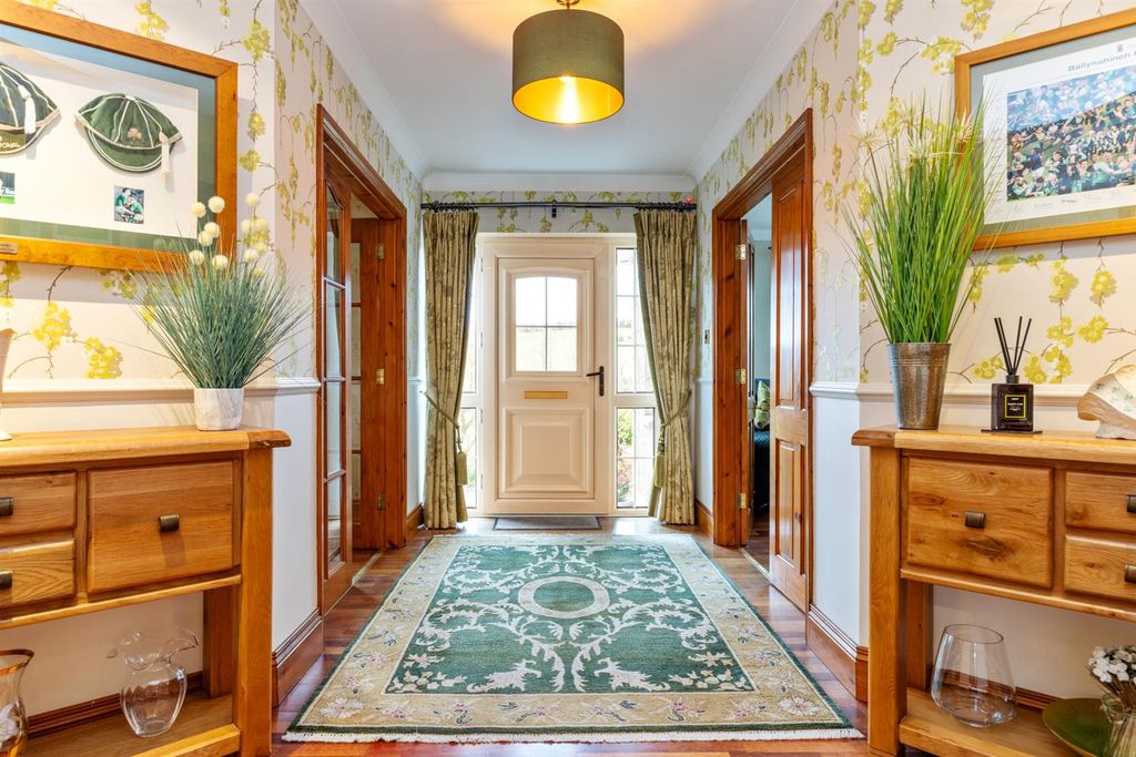 Property photo 3 of 43 144 Thornyhill Road 19.Jpg