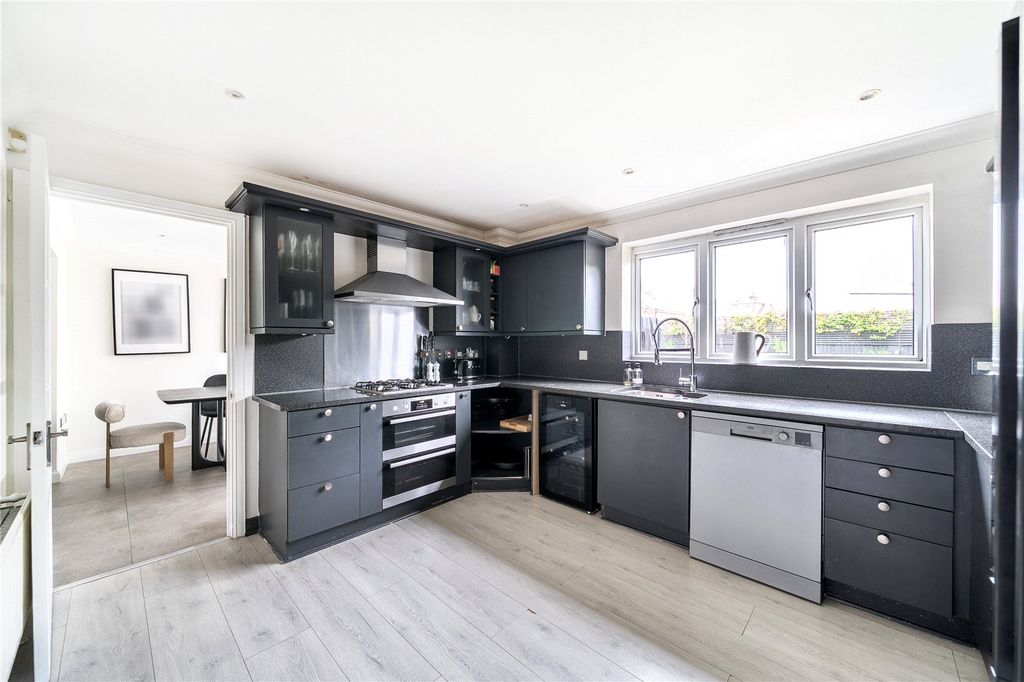 Property photo 3 of 23 Kitchen