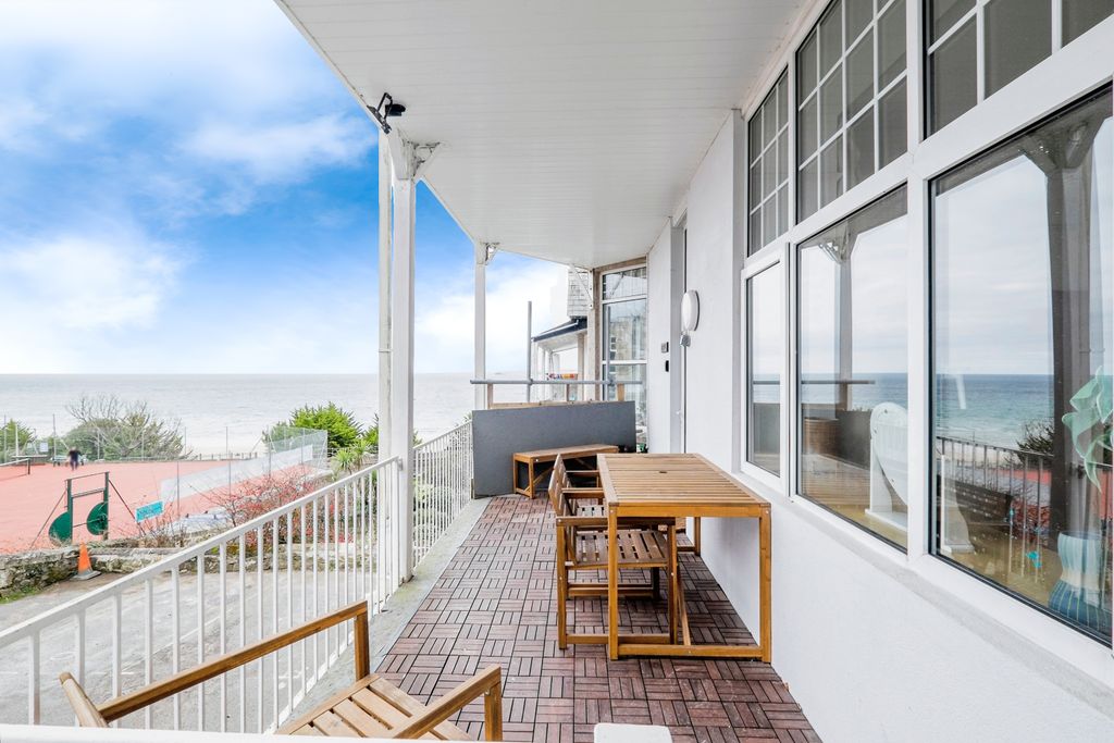 Property photo 1 of 17 Photography