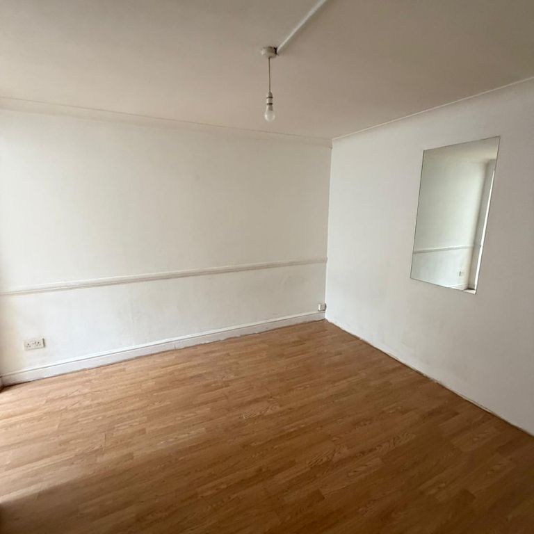 Property photo 2 of 7 Living Room