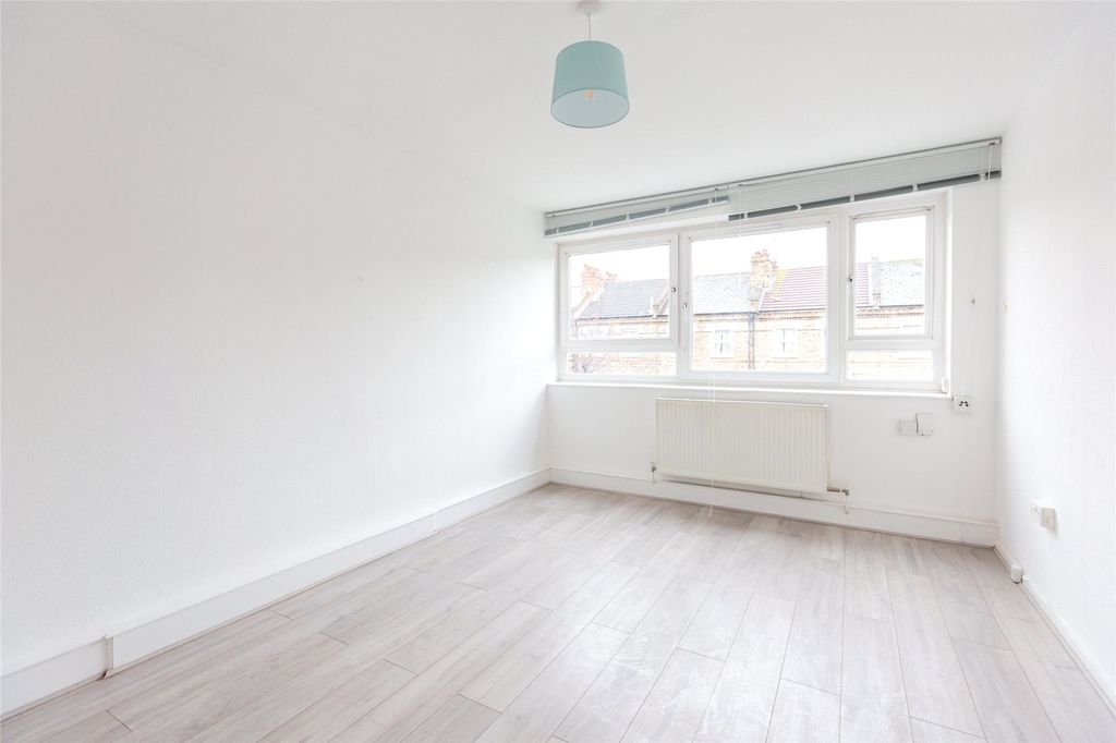Property photo 1 of 5 Picture No. 08