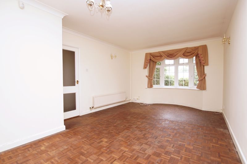 Property photo 3 of 19 Lounge