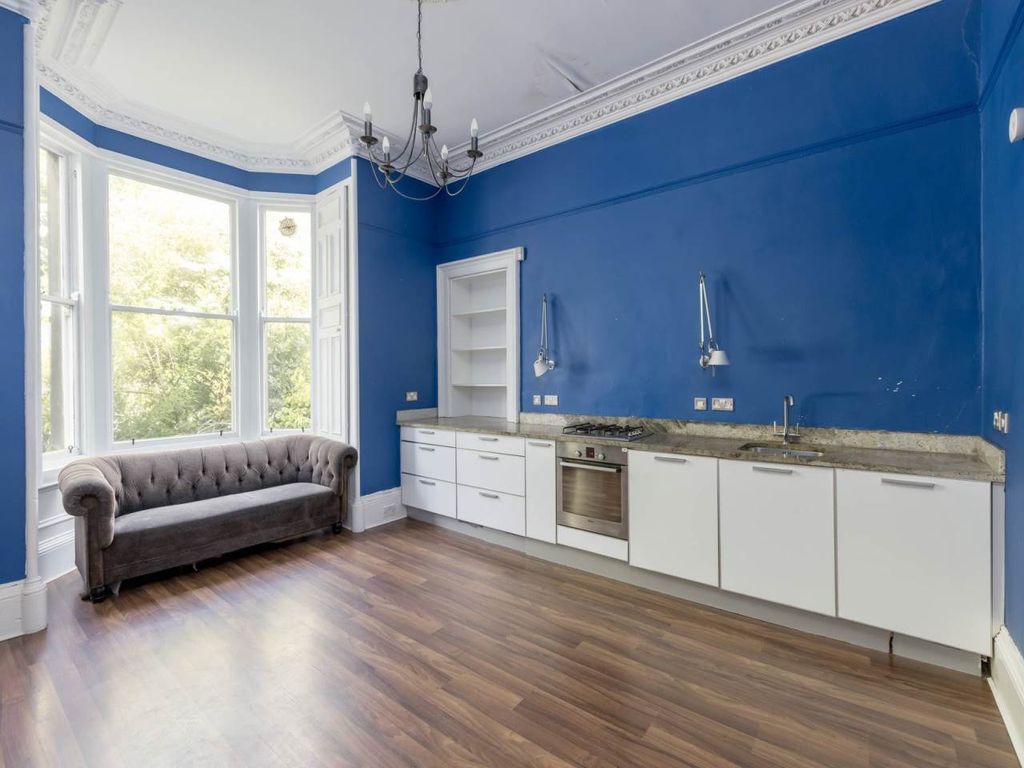 Property photo 3 of 21 78700_Belfordter-001