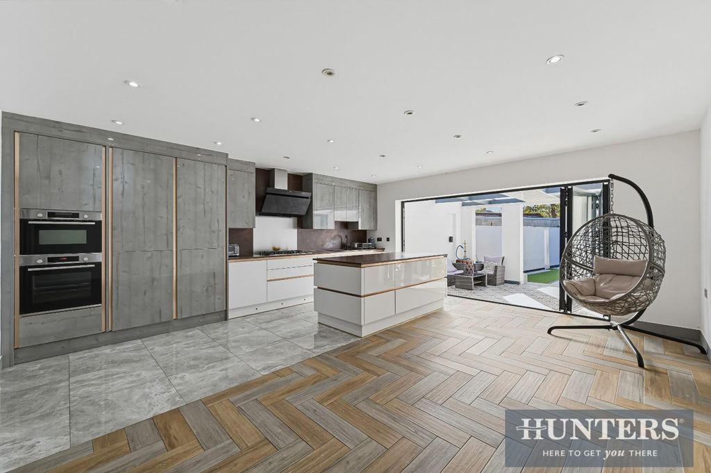 Property photo 3 of 20 The Crossways-11.Jpg
