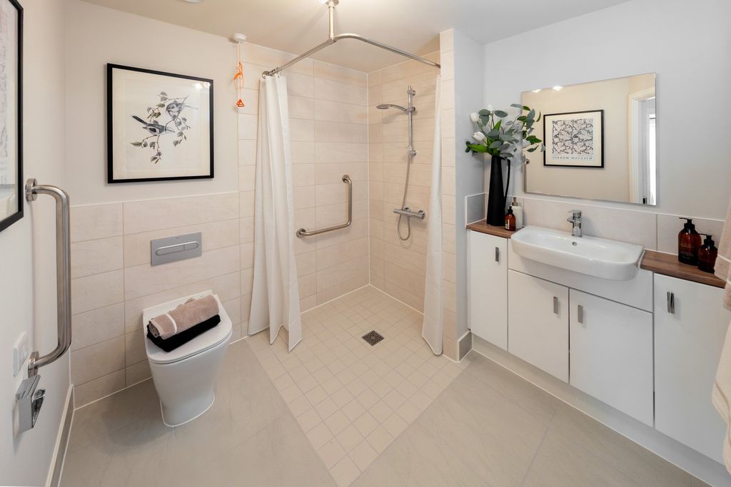 Property photo 2 of 14 Shower Room