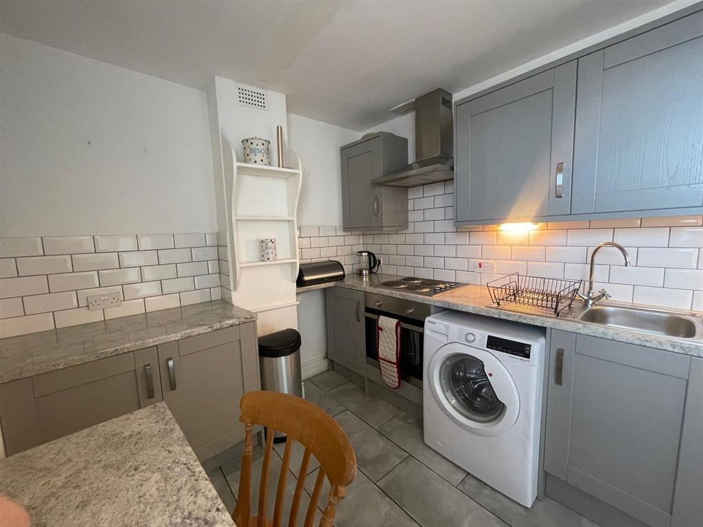 Property photo 3 of 15 Kitchen