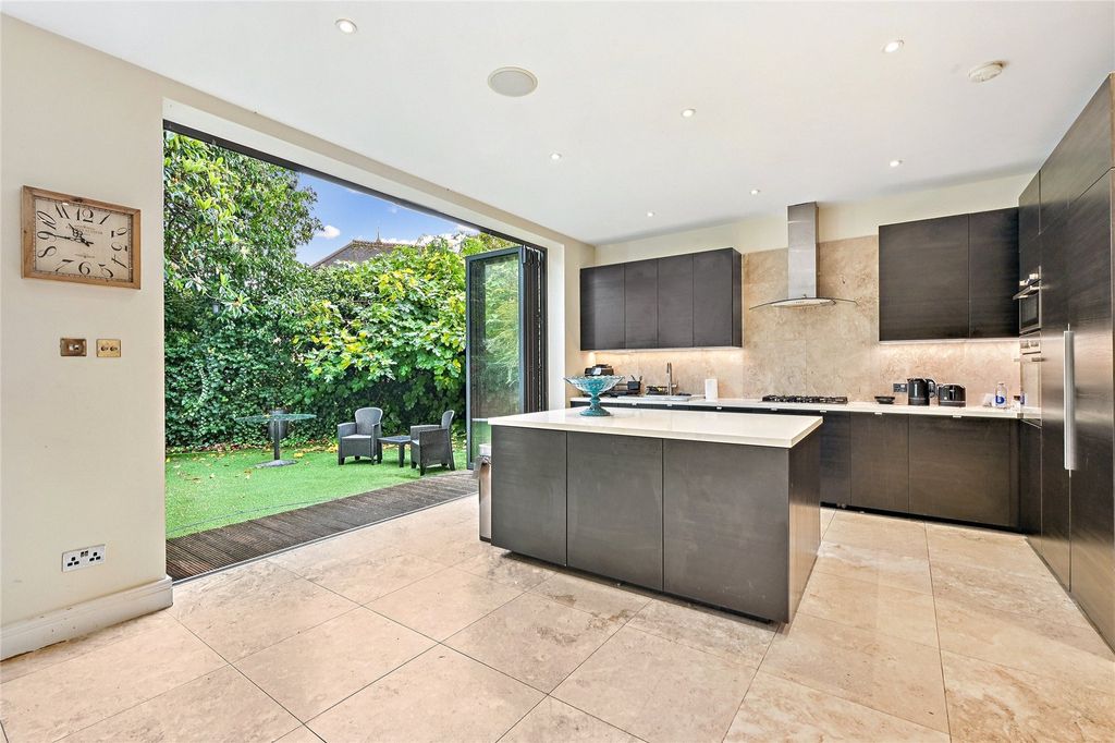 Property photo 3 of 14 Kitchen