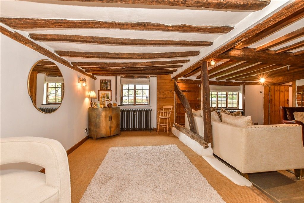 Property photo 2 of 17 Lounge