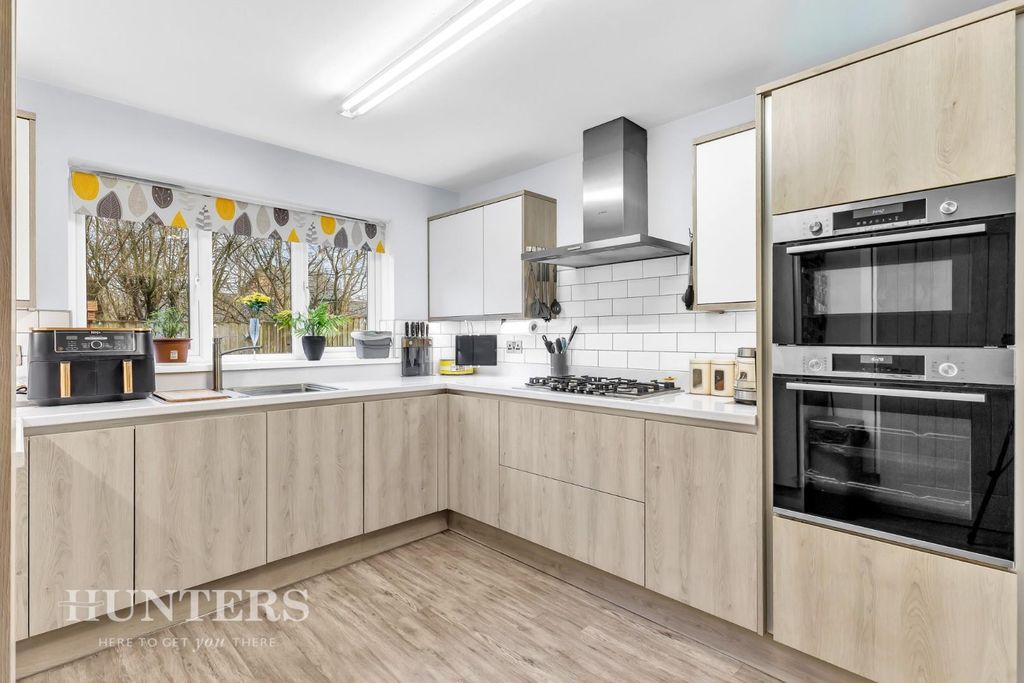 Property photo 3 of 26 Kitchen