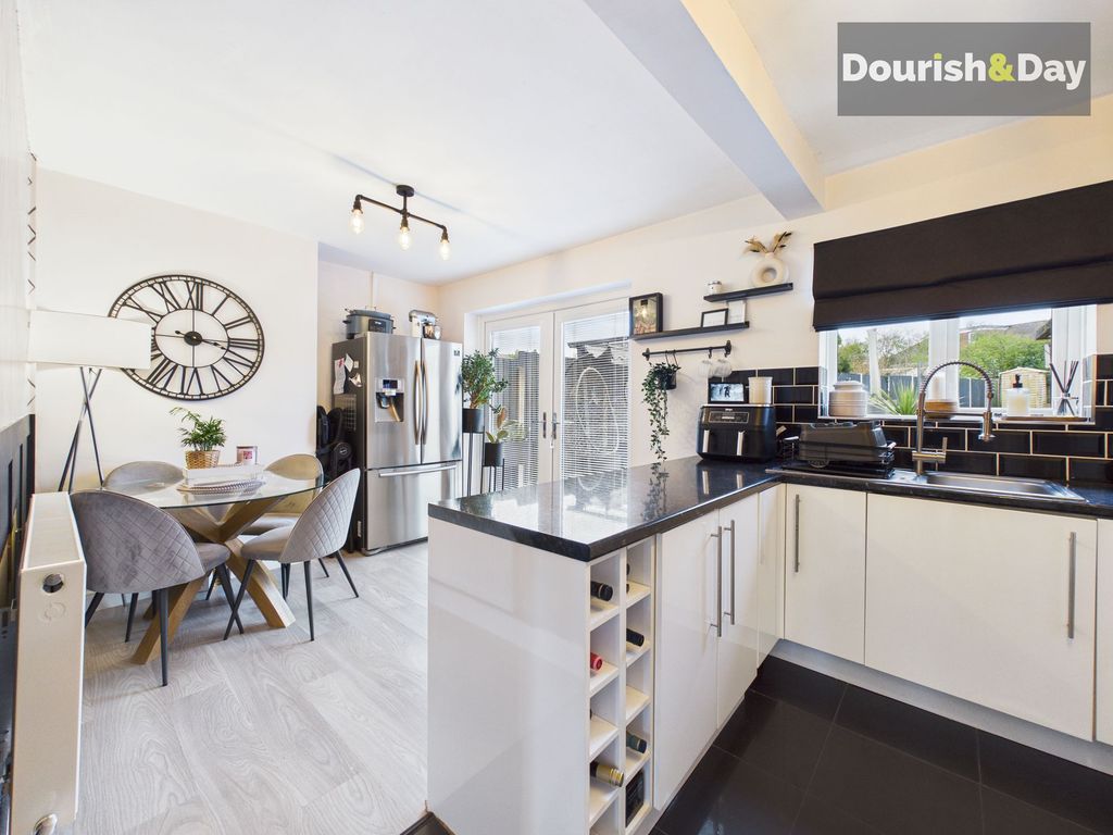 Property photo 3 of 25