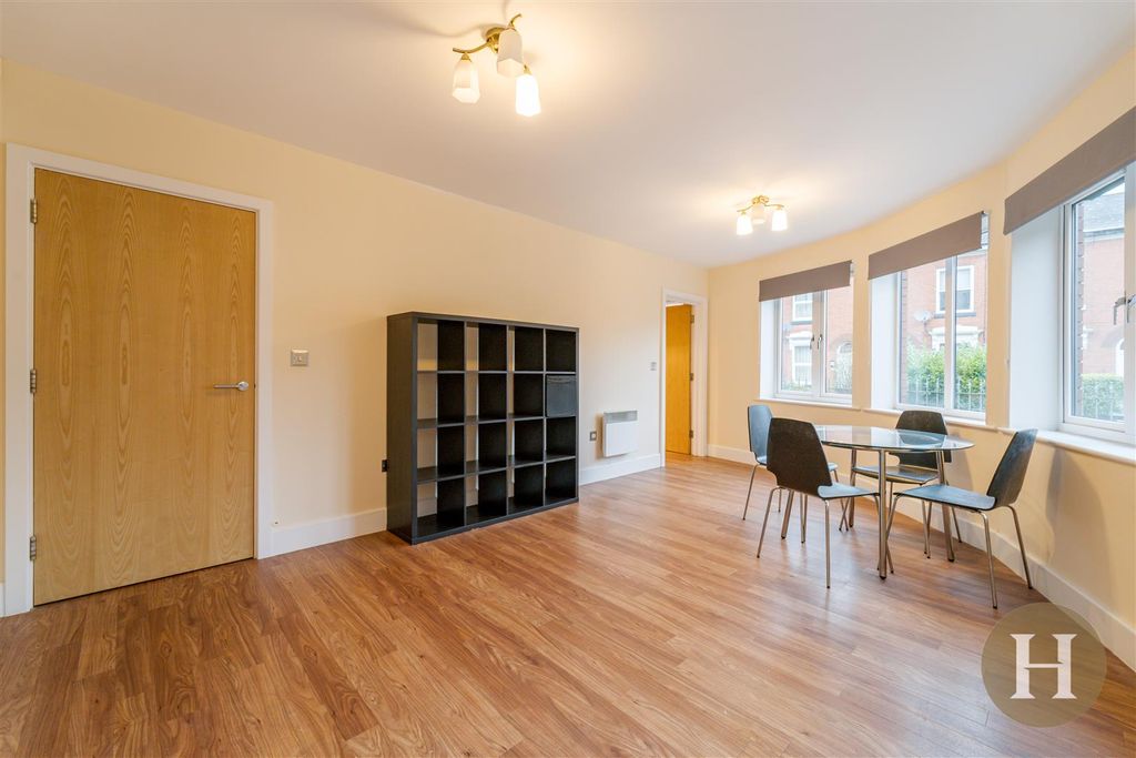 Property photo 2 of 19 Hadleigh Estate Agents-16.Jpg