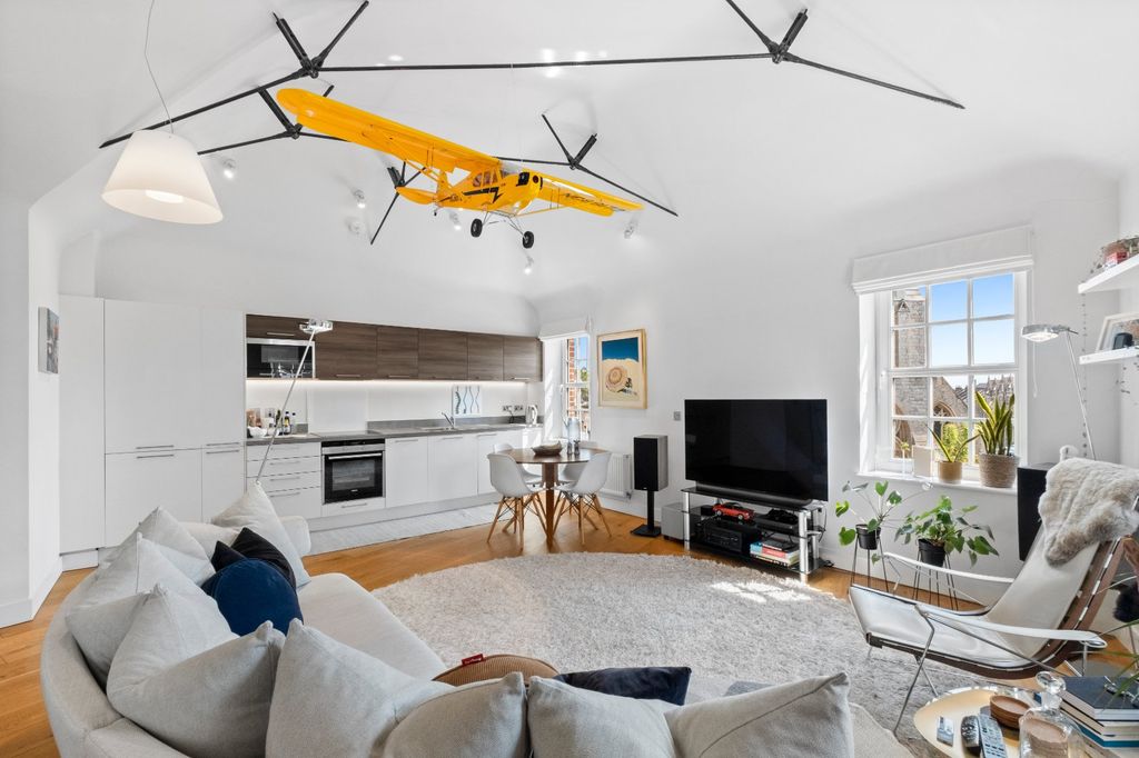 Property photo 1 of 12 Reception Room