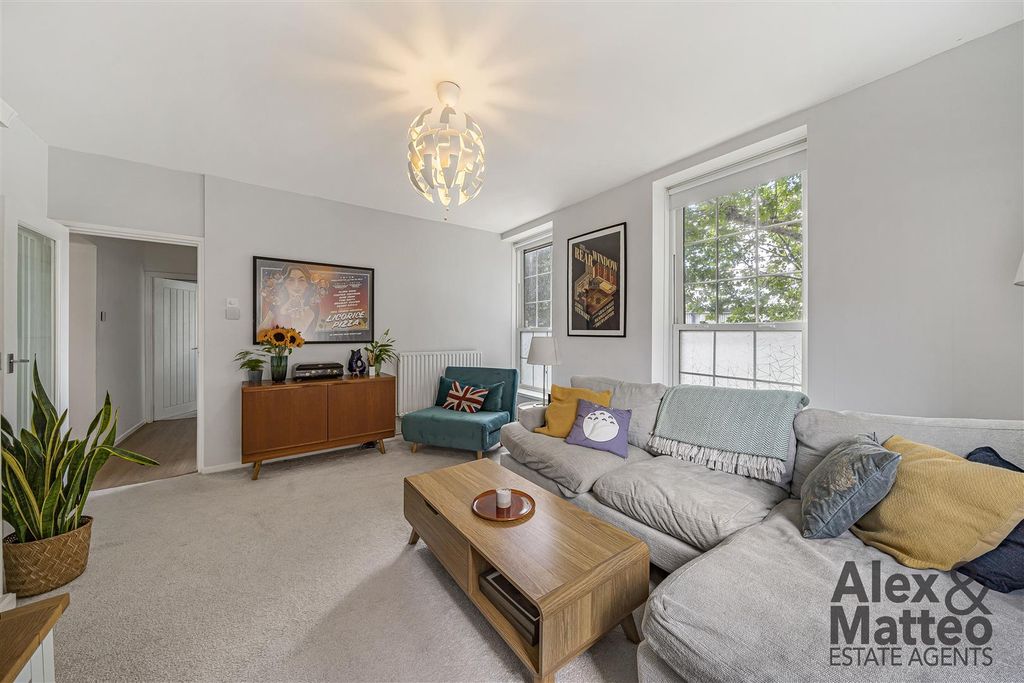 Property photo 2 of 19 Hazelwood House
