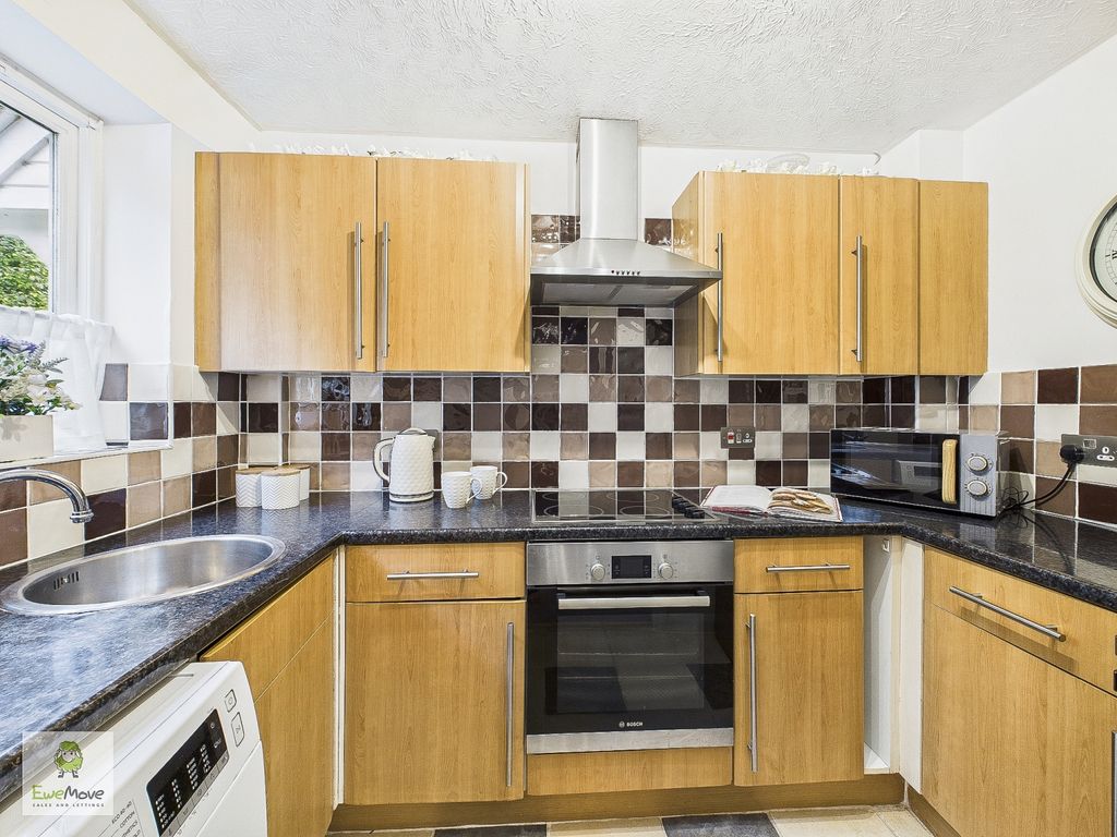 Property photo 3 of 14 Kitchen