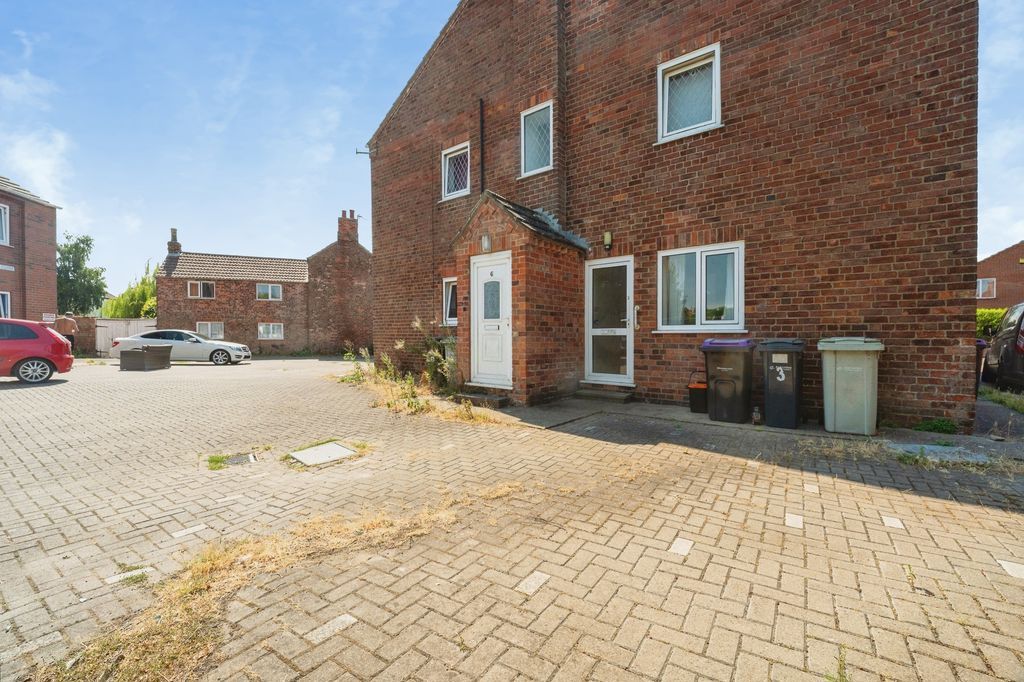 Property photo 1 of 11 Rear View