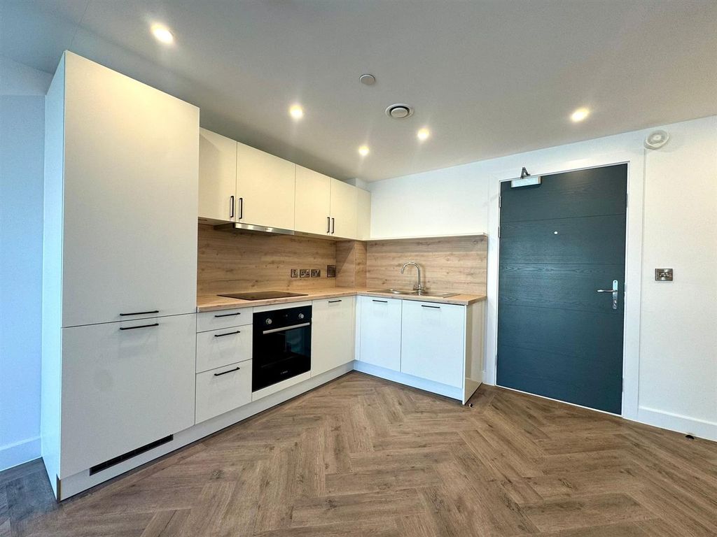 Property photo 3 of 11 Kitchen.Jpeg