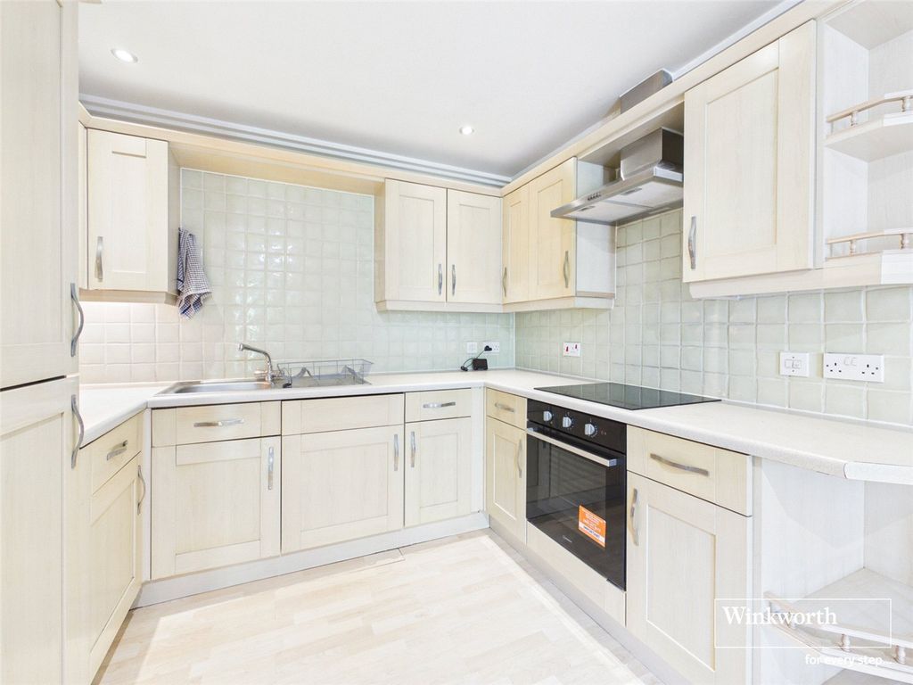 Property photo 2 of 11 Kitchen
