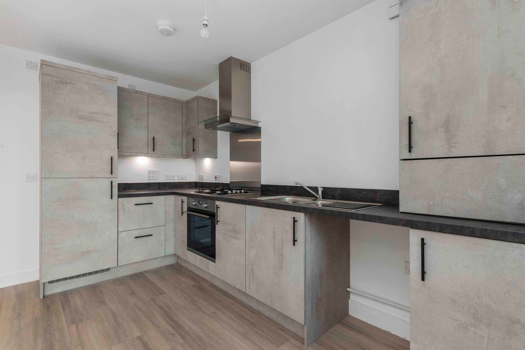 Property photo 3 of 39