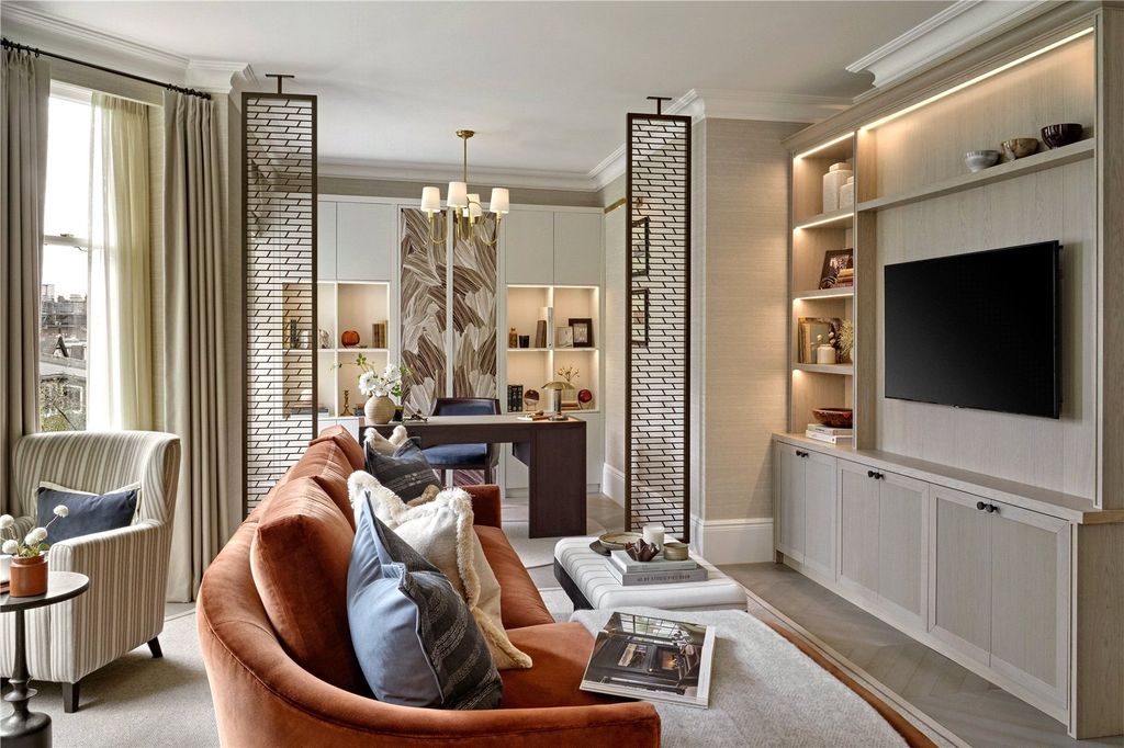 Property photo 3 of 16 Living Space