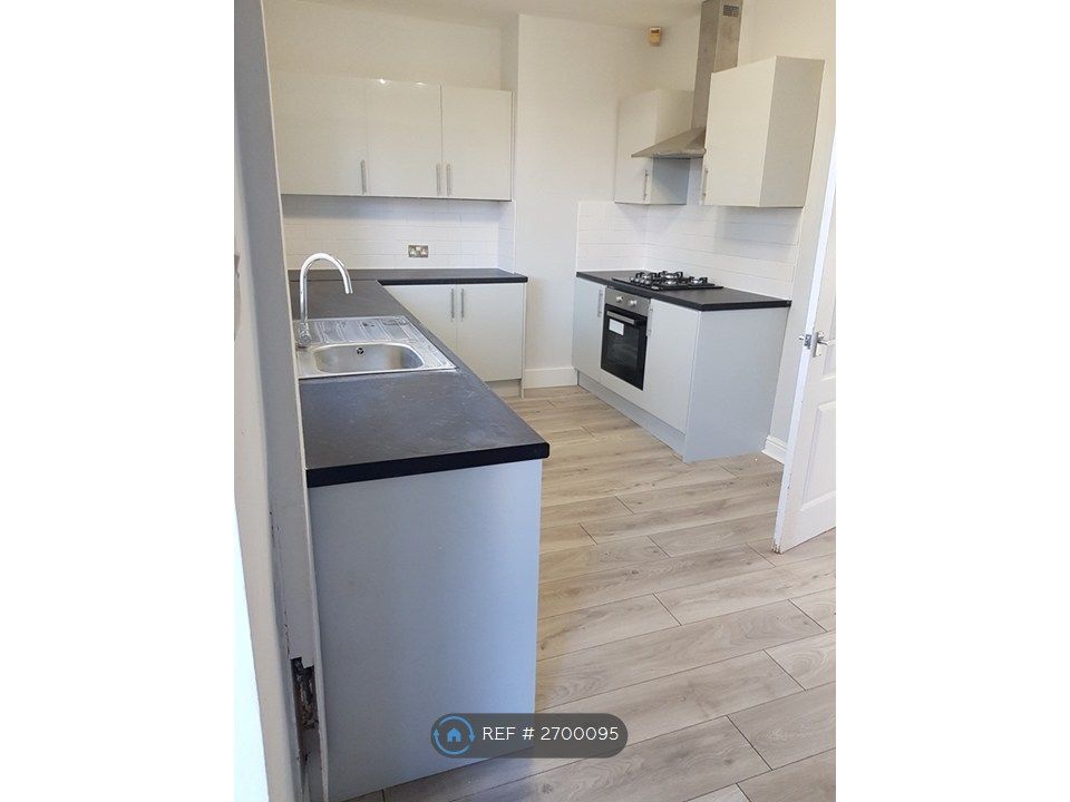 Property photo 3 of 9 New Modern Fitted Kitchen