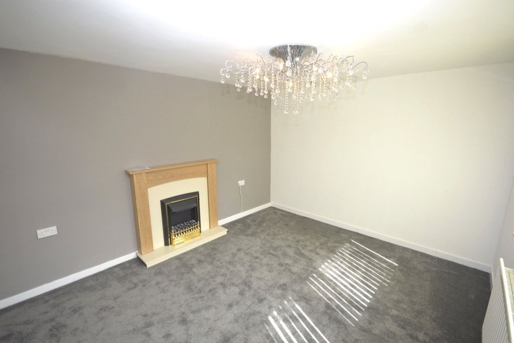 Property photo 3 of 6 Living Room
