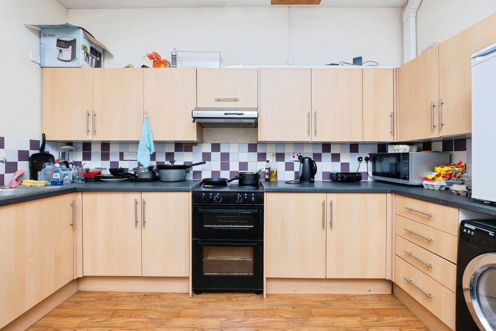 Property photo 2 of 20 Pbox-Img.Jpg