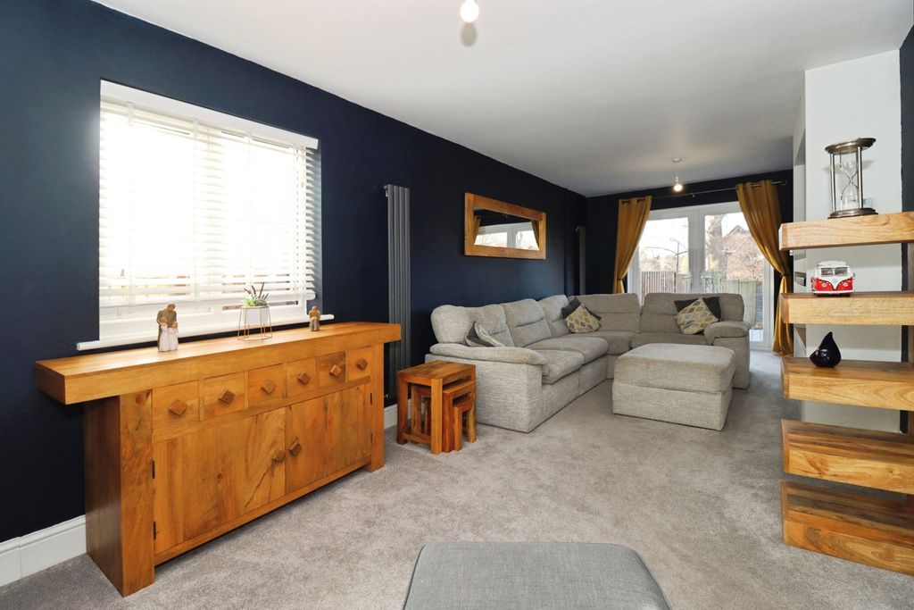 Property photo 2 of 21 Lounge