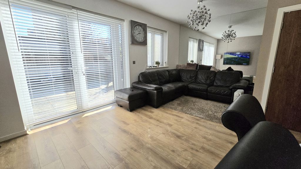 Property photo 2 of 11