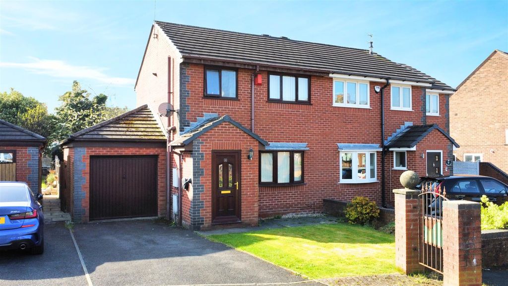 Property photo 1 of 18 Carrwood Close For Sale